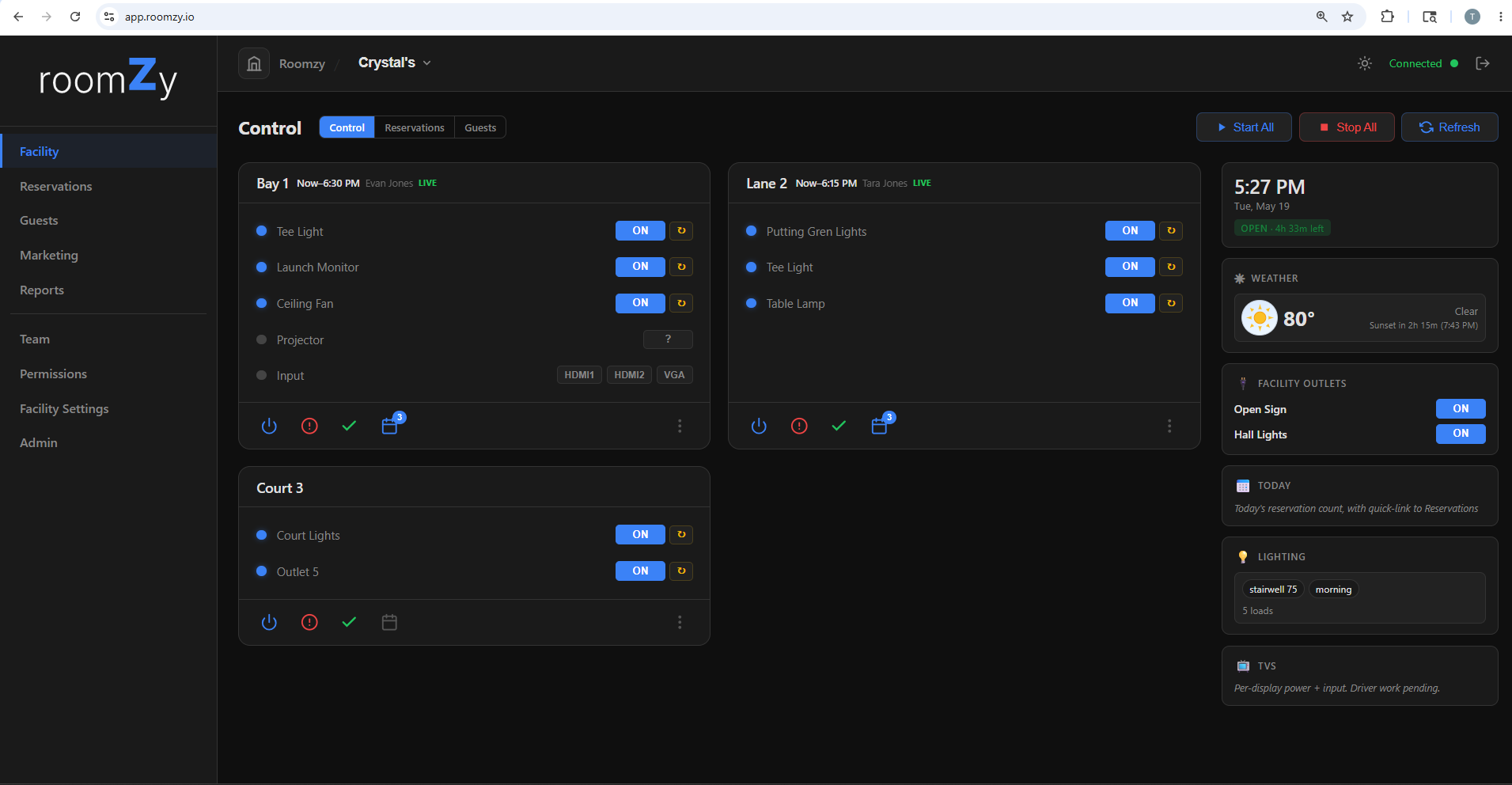 roomZy facility dashboard — live bay cards with power, projector, and reservation status